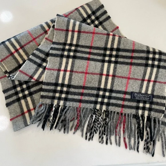 Authentic Burberrys Gray Plaid LambsWool Scarf - Picture 4 of 6